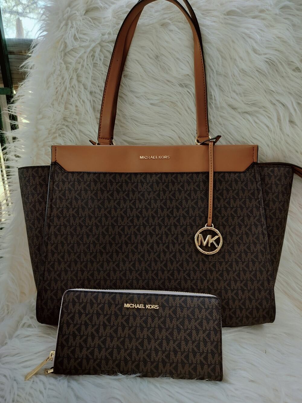 5896) Michael Kors Graham Logo Large Zip Top Tote and Matching Jet Set Wallet